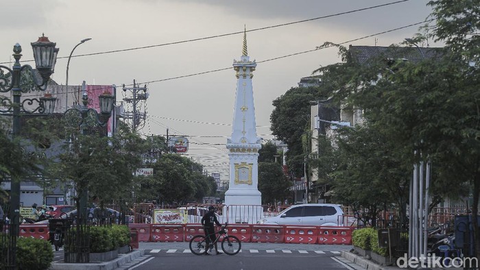 Sejumlah ruas jalan di Kota Jogja ditutup selama penerapan PPKM Darurat. Terutama untuk mencegah kerumunan di kawasan wisata Jalan Malioboro dan sekitarnya.