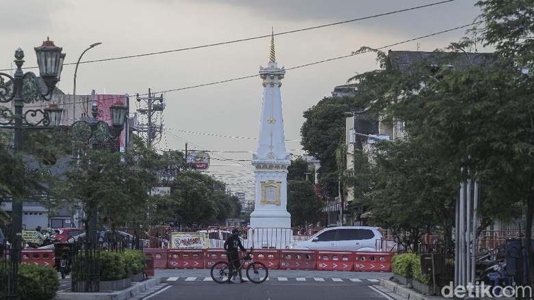 Ruas Jalan Menuju Malioboro Ditutup Selama PPKM Darurat Sejumlah ruas jalan di Kota Jogja ditutup selama penerapan PPKM Darurat. Terutama untuk mencegah kerumunan di kawasan wisata Jalan Malioboro dan sekitarnya.