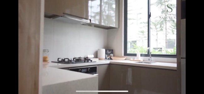 Dapur tertata dengan rapi sehingga bisa berfungsi dengan maksimal meski ukurannya mungil. (Foto: Instagram/@thesanctuarycollectionofficial)