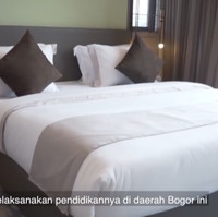 Inilah penampakan kamar tidur utama. (Foto: Instagram/@thesanctuarycollectionofficial)
