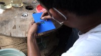 Jika biasanya salon kecantikan hanya dibuat untuk manusia, di Maros, Sulawesi Selatan, Komunitas Cupang Maros (KCM) membuat salon khusus ikan cupang. Biaya untuk satu ekor cupang berkisar Rp 20 ribu sampai Rp 25 ribu.