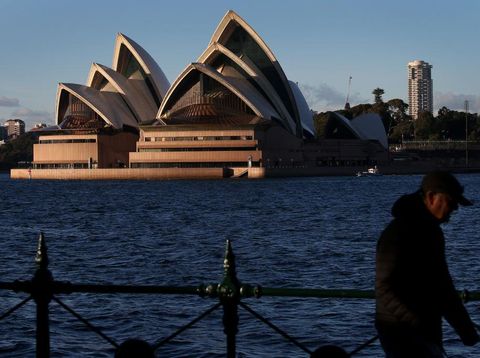 Kota terbesar Australia, Sydney memperpanjang lockdown sepekan lagi dalam upaya menahan wabah varian virus Delta yang sangat menular