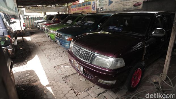 Stok mobil bekas di dealer Marno Jaya Motor