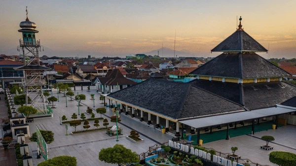 Suasana PPKM di Demak dan Makassar