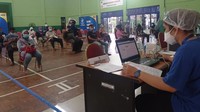 Proses vaksinasi ini dimulai di Jakarta dengan menggelar secara serentak di lima wilayah di Jakarta yakni di Gelanggang Remaja Pesanggrahan, Jakarta Selatan,  Pulo Gadung Trade Center Jakarta Timur, SDN 05 Cempaka Putih Barat Cempaka Putih Jakarta Pusat, Gelanggang Remaja Jakarta Utara, dan Gelanggang Remaja Jakarta Barat. 