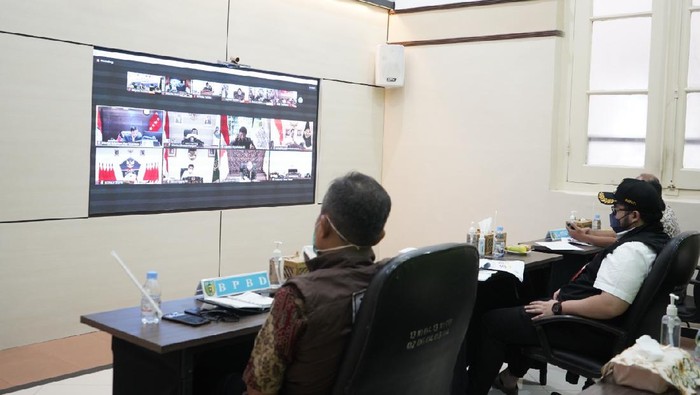 terobosan bupati kediri dengan mobil pcr