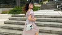 Terakhir ada gaya Tiara Andini dengan sepatu dari Dior seharga Rp 14,6 juta. Foto: Instagram Tiara Andini