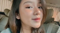 Kalung emas yang dipakai Tiara Andini ini cukup menarik perhatian. Di market place, harganya dipatok Rp 1,9 jutaan. Foto: Instagram Tiara Andini