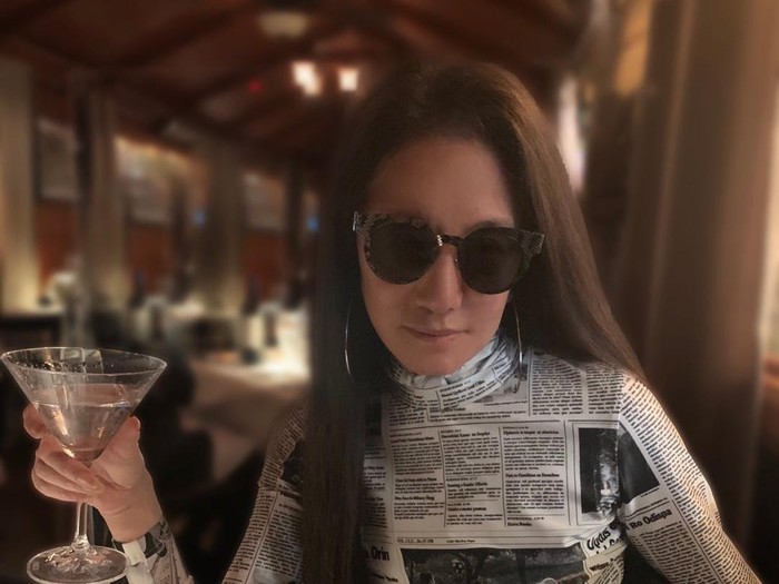 Vera Wang Terlihat Awet Muda Saat Ultah ke-72, Ini Pose Vera Wang bersama Kue Ultah
