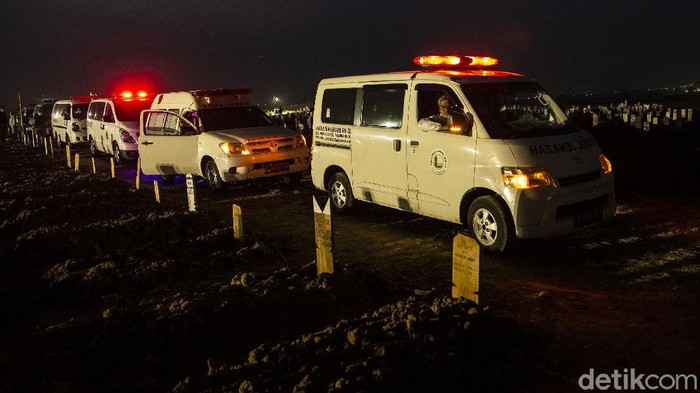 Ya Allah! Indonesia Pecah Rekor Kematian Corona Tembus 1.040 Pemerintah juga menyatakan ada 1.040 pasien Corona yang meninggal dunia hari ini. Jumlah pasien COVID-19 di Indonesia yang meninggal dunia sebanyak 62.908 orang.