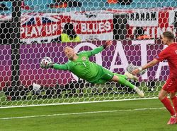 Kegemilangan Schmeichel Gagal Selamatkan Denmark