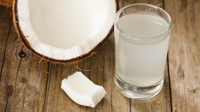 Air Kelapa Tua Tak Kalah Nutrisinya dari Air Kelapa Hijau yang Diburu Saat Pandemi Air Kelapa Tua Tak Kalah Nutrisinya dari Air Kelapa Hijau yang Diburu Saat Pandemi