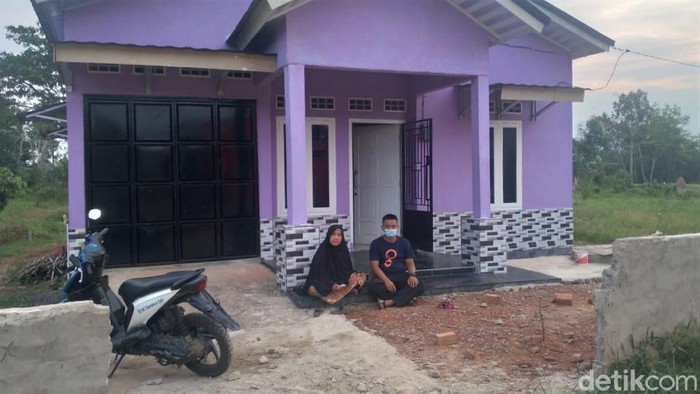 Akhirnya, Tembok yang Tutup Rumah Warga di Palembang Dibongkar Tembok yang tutup akses jalan ke rumah seorang warga di Palembang akhirnya dibongkar. Video terkait tembok tersebut sebelumnya sempat viral di media sosial.