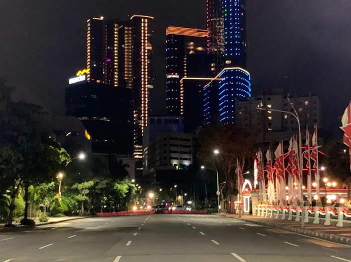Begini Suasana Penyekatan di Tengah Kota Surabaya