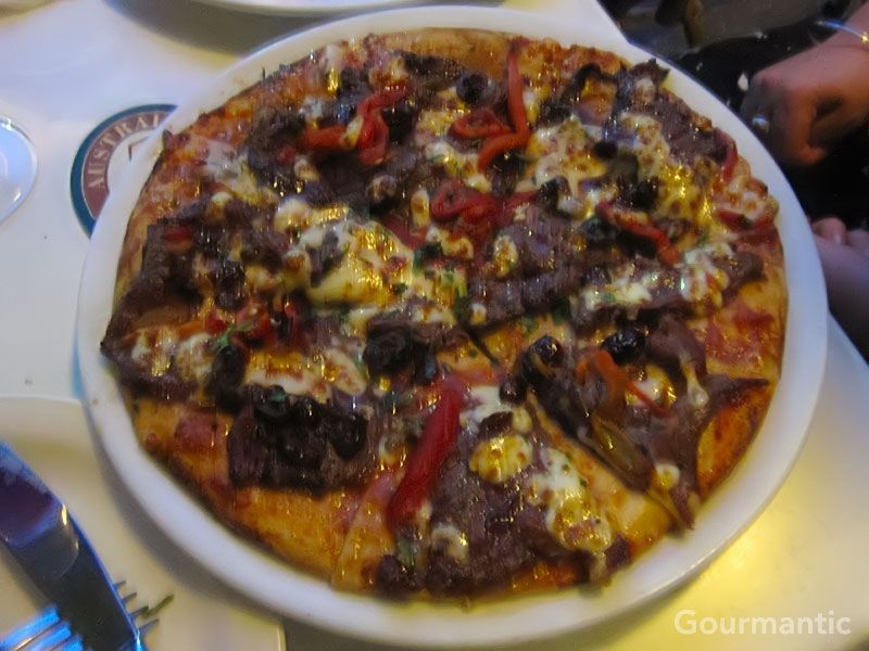 Berani Coba? Pizza Ini Pakai Topping Daging Buaya dan Ular