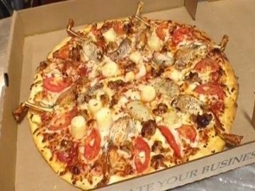 Berani Coba? Pizza Ini Pakai Topping Daging Buaya dan Ular