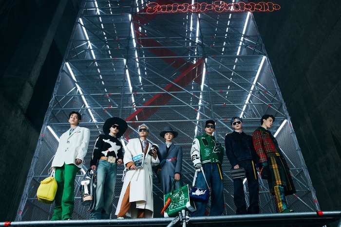 BTS dalam gelaran fashion show Louis Vuitton
