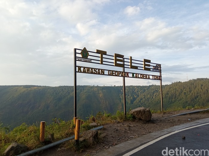 Bukit Tele di Danau Toba