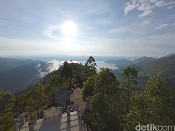 Bukit Tele di Danau Toba