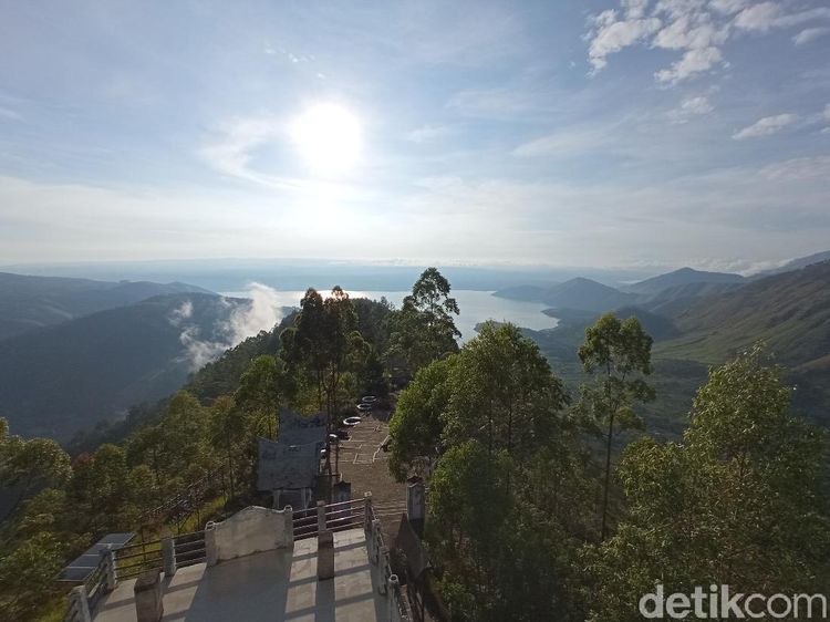 Potret Megah Danau Toba di Pagi Hari