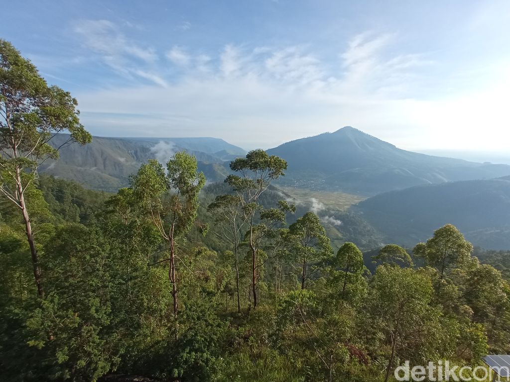 Bukit Tele di Danau Toba