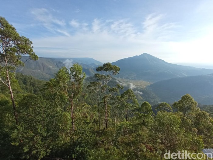 Bukit Tele di Danau Toba