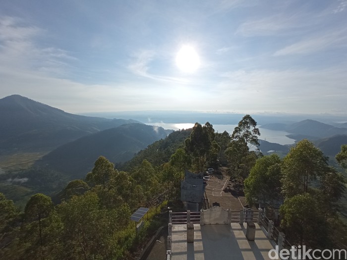 Bukit Tele di Danau Toba