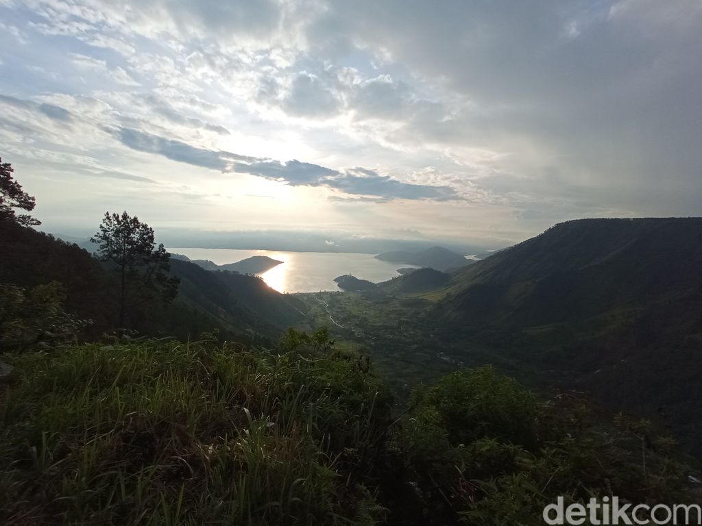 Bukit Tele di Danau Toba