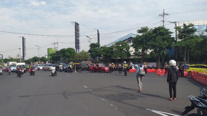 Bundaran Dolog A Yani Ditutup Total saat PPKM Darurat Surabaya