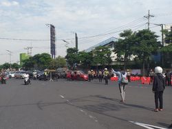 Giliran Bundaran Dolog A Yani Surabaya Ditutup Total PPKM Darurat Hari ke-6