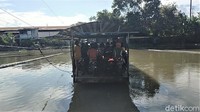 Tak sedikit pemotor yang menggunakan perahu tambang itu mengaku baru mengetahui bahwa akses jalan ke Surabaya di Jalan Mastrip, Karang Pilang ditutup. Oleh karena itu para pemotor tersebut memilih menggunakan perahu tambang untuk menyeberang ke Jalan Mastrip.