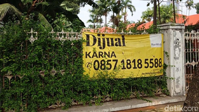 Deretan Rumah Mewah di Pondok Indah-Menteng Diobral Rumah-rumah orang kaya atau tajir di kawasan elit seperti Pondok Indah dan Menteng dijual. Begini penampakan rumahnya.
