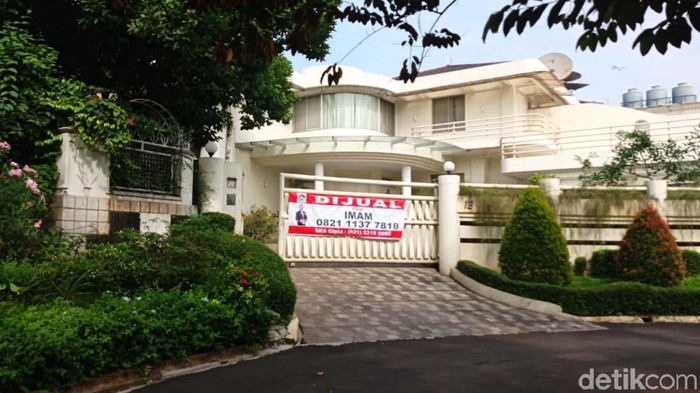 Deretan Rumah Mewah di Pondok Indah-Menteng Diobral Rumah-rumah orang kaya atau tajir di kawasan elit seperti Pondok Indah dan Menteng dijual. Begini penampakan rumahnya.