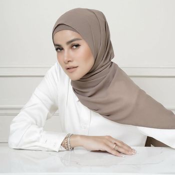 Jawaban Olla Ramlan Saat Ditanya Kemungkinan Lepas Hijab