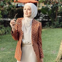 “Sebenarnya aku sudah ingin memakai hijab dari lima tahun lalu, waktu pertama kali umrah. Sudah kepikiran, pengen, pengen, pengen. Tapi memang maju-mundur,” ungkap Olla dalam sebuah wawancara di tahun yang sama. Foto: Dok.Instagram @ollaramlanaufar.