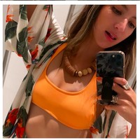 Nia Ramadhani mengunggah foto ini sekitar tiga minggu lalu. Menyandang gelar hajjah, ia pun menuai hujatan di Instagram-nya. Astagfirullah bu hajjah, ujar seorang netizen. (Foto: Dok. Instagram/@ramadhaniabakrie)