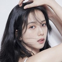 Tahun 2021 menjadi titik balik karier Jisoo BLACKPINK sebagai aktris. Kemampuan aktingnya mulai diakui saat menjadi pemain utama drama Korea Snowdrop bersama Jung Hae In. Foto: dok. YG STAGE