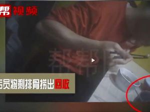 Jorok Banget! Penjual Makanan Ini Pakai Makanan Sisa untuk Dijual Lagi