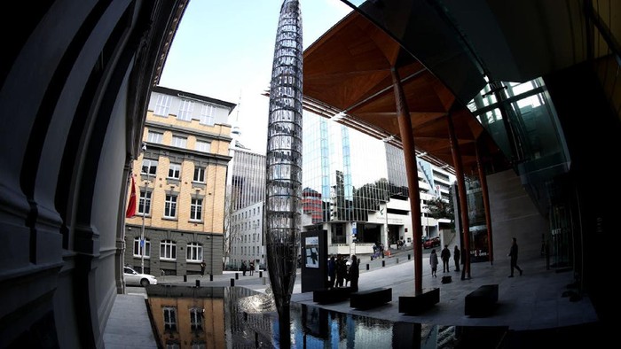 AUCKLAND, NEW ZEALAND - JULY 08: A 10-metre-high waka by artist Reuben Paterson is pictured in the forecourt of the Auckland Art Gallery Toi o Tamaki on July 08, 2021 in Auckland, New Zealand. The 10-metre-high crystal waka by artist Reuben Paterson is made from 595 iridescent crystals and was inspired by the legend of a phantom waka that appeared at Lake Tarawera 10 days before the eruption of Mt Tarawera in 1886. (Photo by Phil Walter/Getty Images)