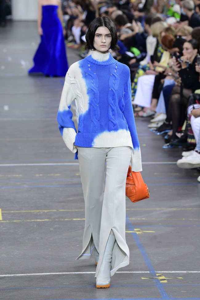 Koleksi busana ready to wear Off-White fall/winter 2021. Foto: Getty Images/Kristy Sparow