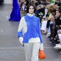 Koleksi busana ready to wear Off-White fall/winter 2021. Foto: Getty Images/Kristy Sparow