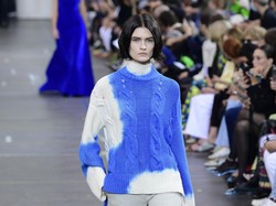 10 Koleksi Busana Off-White Fall/Winter 2021, Bella Hadid Mencuri Atensi