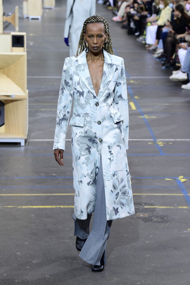 Koleksi busana ready to wear Off-White fall/winter 2021.  Foto: Getty Images/Kristy Sparow
