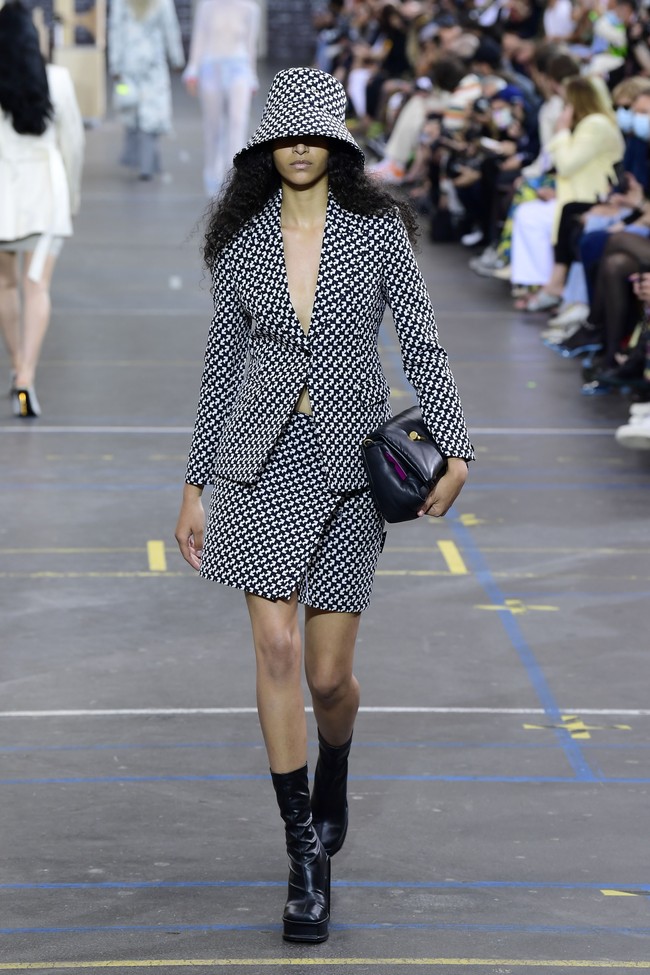 Koleksi busana ready to wear Off-White fall/winter 2021.  Foto: Getty Images/Kristy Sparow