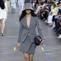 Koleksi busana ready to wear Off-White fall/winter 2021.  Foto: Getty Images/Kristy Sparow