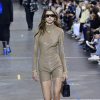 Koleksi busana ready to wear Off-White fall/winter 2021.  Foto: Getty Images/Kristy Sparow