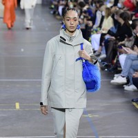 Koleksi busana ready to wear Off-White fall/winter 2021. Foto: Getty Images/Kristy Sparow