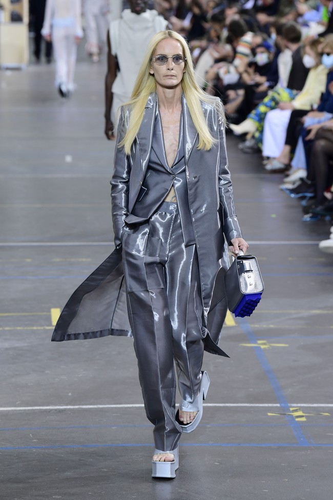 Koleksi busana ready to wear Off-White fall/winter 2021. Foto: Getty Images/Kristy Sparow