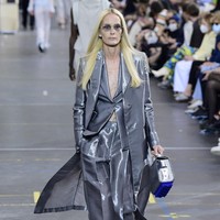 Koleksi busana ready to wear Off-White fall/winter 2021. Foto: Getty Images/Kristy Sparow