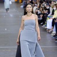 Koleksi busana ready to wear Off-White fall/winter 2021. Foto: Getty Images/Kristy Sparow